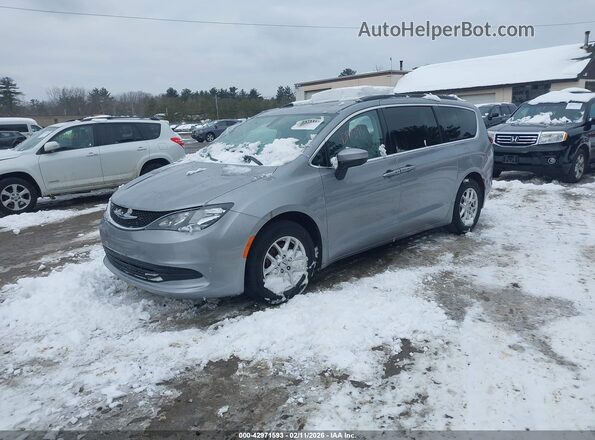 2C4RC1DG8LR283317 2020 CHRYSLER VOYAGER Silver Vista tres cuartos delantera izquierda