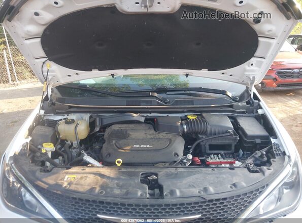 2C4RC1GG0JR232810 2018 CHRYSLER PACIFICA White 