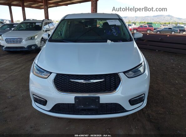 2C4RC1L70PR584090 2023 CHRYSLER PACIFICA Белый Вид щитка приборов