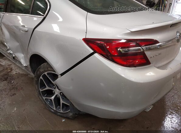 2G4GL5EXXH9197815 2017 BUICK REGAL Silver Widok z przodu