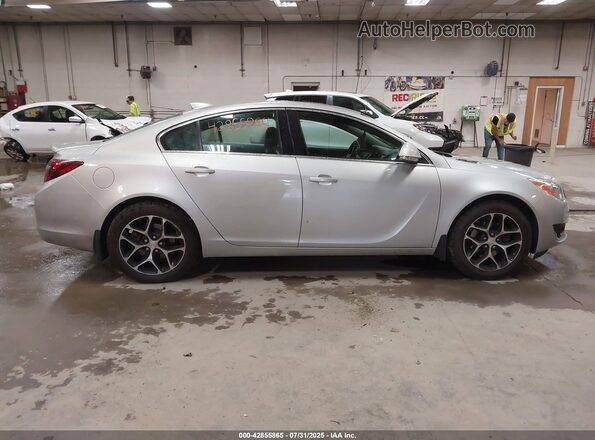 2G4GL5EXXH9197815 2017 BUICK REGAL Silver Widok wnętrza z tyłu
