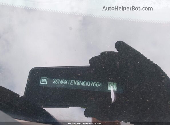 2GNAXTEV8N6107664 2022 CHEVROLET EQUINOX Белый Вид панели приборов