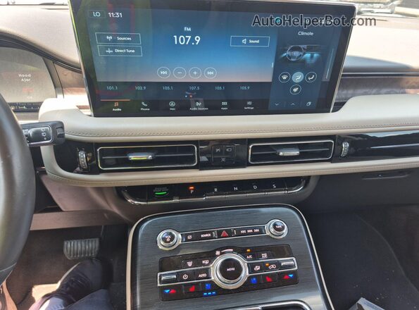2LMPJ6K97MBL11486 2021 LINCOLN NAUTILUS  Vista interior de 360 grados