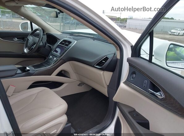 2LMPJ8K91LBL10666 2020 LINCOLN NAUTILUS White Սալոնի դիմացի տեսք