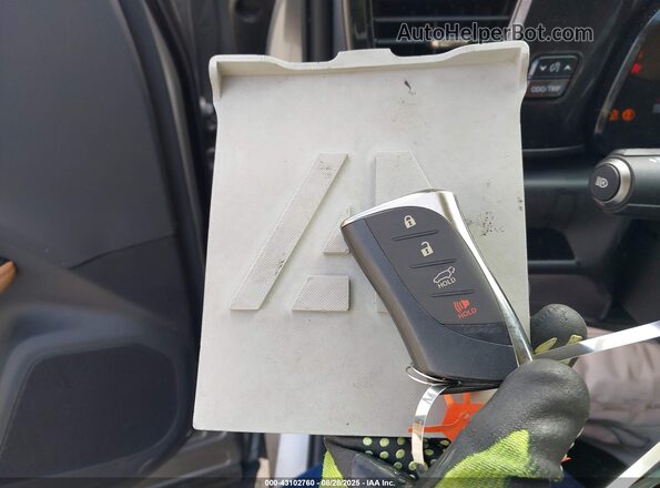 2T2GGCEZ5RC058414 2024 LEXUS NX 350 Серебряный Вид панели приборов