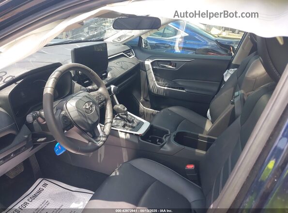 2T3C1RFV8RW320659 2024 TOYOTA LE Синий Вид салона спереди