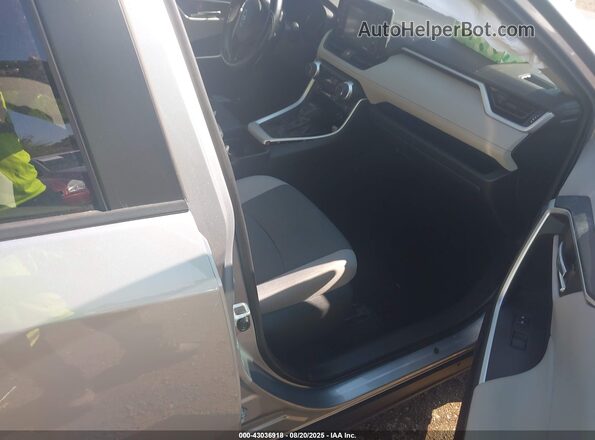 2T3P1RFV3MC161738 2021 TOYOTA LE Silver Widok wnętrza z przodu