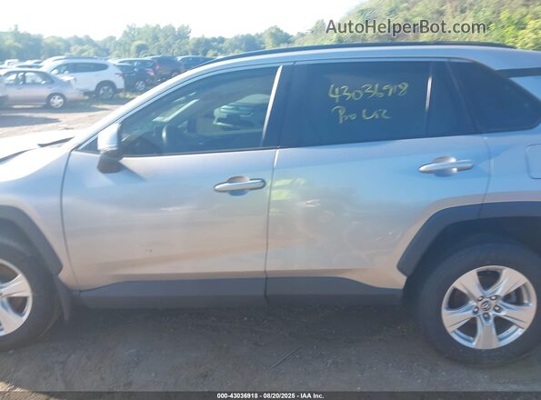 2T3P1RFV3MC161738 2021 TOYOTA LE Silver Widok wnętrza 360 stopni
