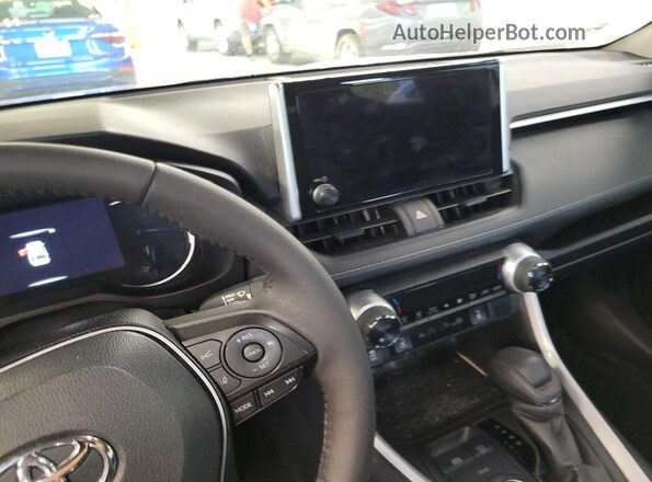 2T3RWRFV8PW172571 2023 TOYOTA LE  Вид панели приборов