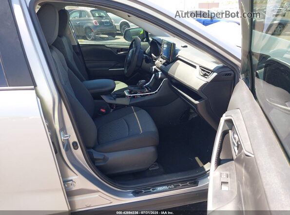 2T3W1RFV5MC097133 2021 TOYOTA LE Серебряный Вид салона спереди