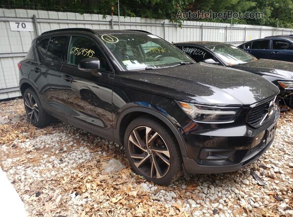 YV4162UM7M2556664 2021 VOLVO XC40 Черный Вид спереди