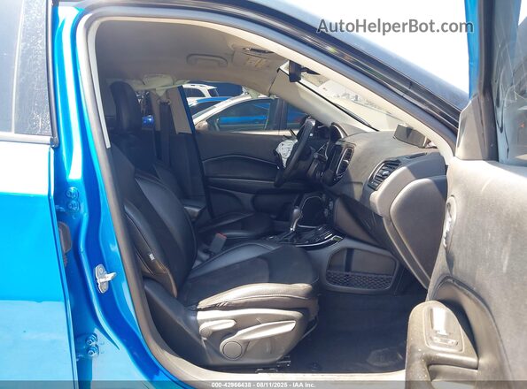 3C4NJDBB2MT592745 2021 JEEP COMPASS Синий Вид салона спереди