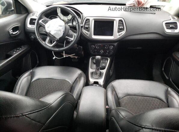 3C4NJDBB3JT392453 2018 JEEP COMPASS Gray 