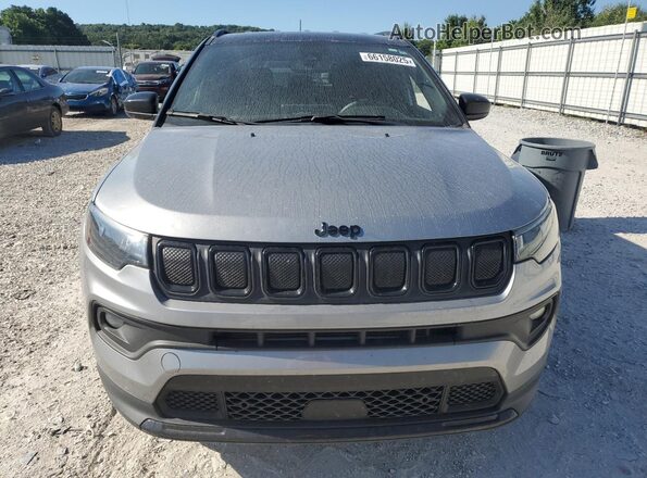 3C4NJDBB5NT228661 2022 JEEP COMPASS Silver Widok z przodu