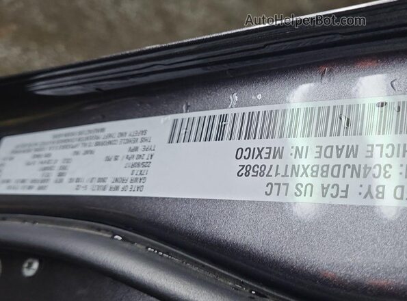 3C4NJDBBXNT178582 2022 JEEP COMPASS  Widok tylnych siedzeń