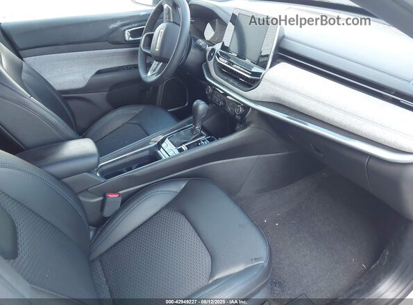 3C4NJDBNXST543798 2025 JEEP COMPASS Silver Front interior view