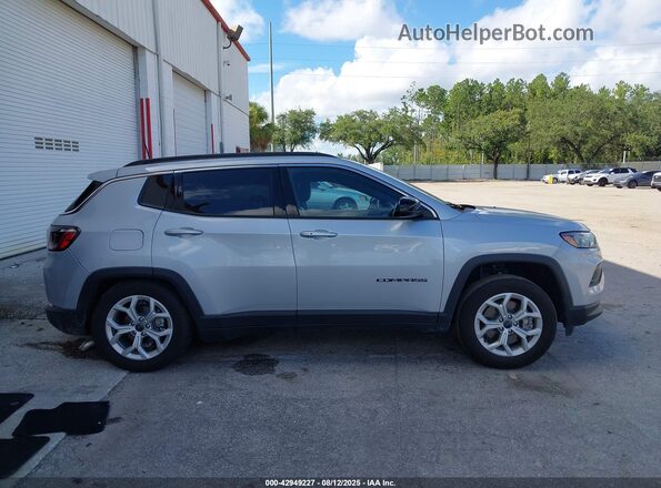 3C4NJDBNXST543798 2025 JEEP COMPASS Silver Rear interior view