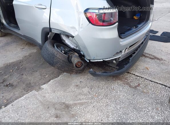 3C4NJDBNXST543798 2025 JEEP COMPASS Silver Front view