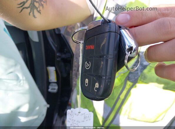 3C4NJDCB0LT246268 2020 JEEP COMPASS Черный Вид панели приборов