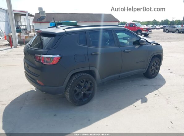 3C4NJDCB1JT130963 2018 JEEP COMPASS Black 