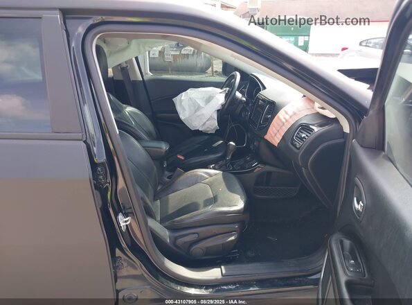 3C4NJDCB1JT130963 2018 JEEP COMPASS Black 