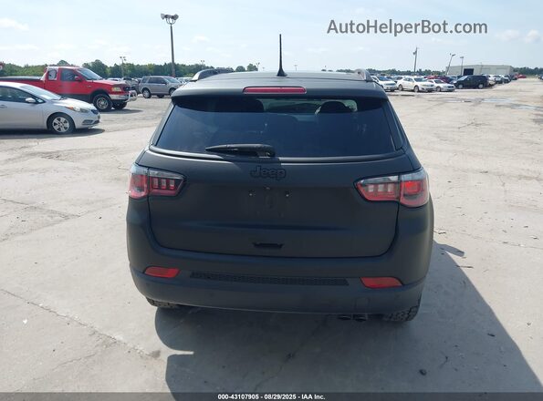 3C4NJDCB1JT130963 2018 JEEP COMPASS Black 