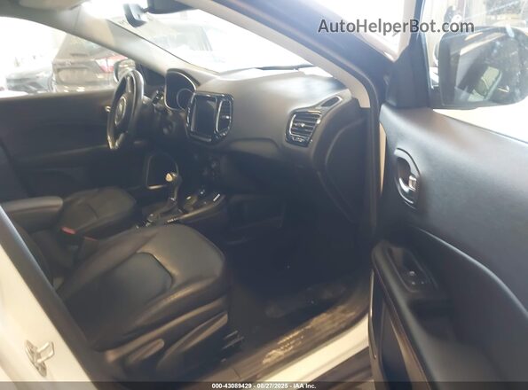 3C4NJDCB6KT806308 2019 JEEP COMPASS White Սալոնի դիմացի տեսք