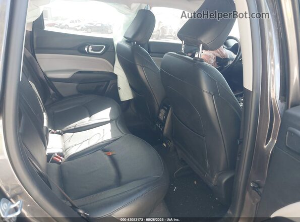 3C4NJDCB9NT107257 2022 JEEP COMPASS Gray Vista de la etiqueta del VIN