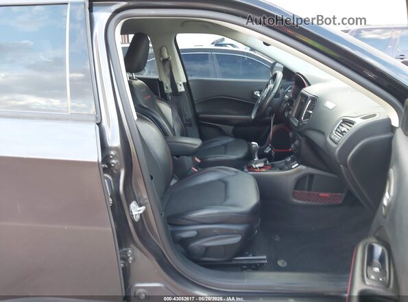 3C4NJDDB0LT111645 2020 JEEP COMPASS Red Vista interior delantera