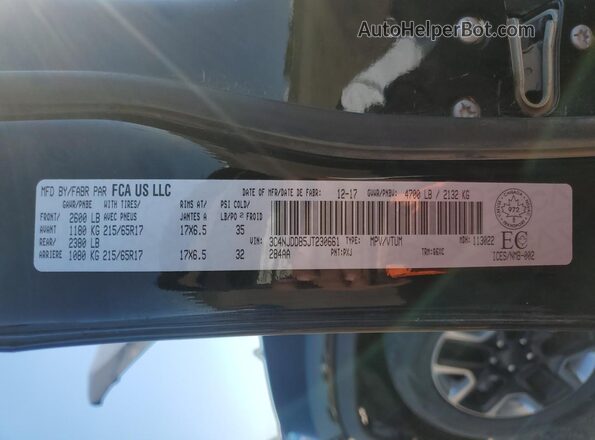 3C4NJDDB5JT230661 2018 JEEP COMPASS Black 