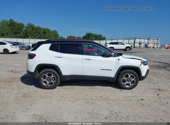 3C4NJDDB5NT133241 2022 JEEP COMPASS White Սալոնի հետևի տեսք