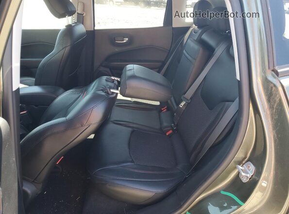 3C4NJDDB7JT376575 2018 JEEP COMPASS Green 
