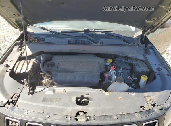 3C4NJDDB7JT376575 2018 JEEP COMPASS Green 