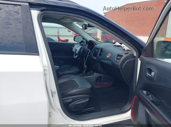 3C4NJDDB8LT163069 2020 JEEP COMPASS White Front interior view