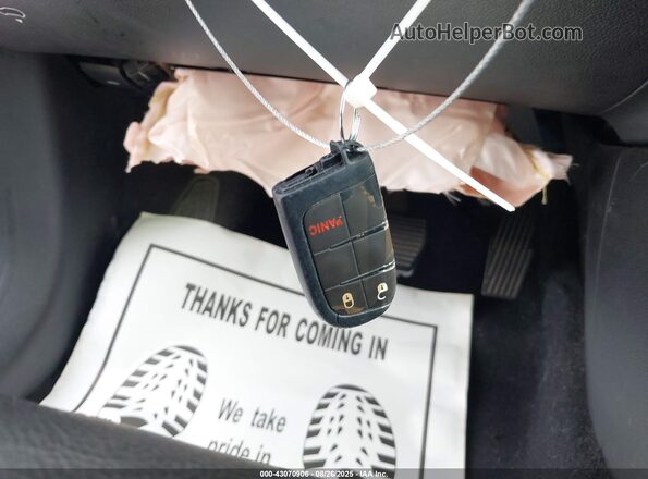 3C4NJDDB8LT163069 2020 JEEP COMPASS White Dashboard view