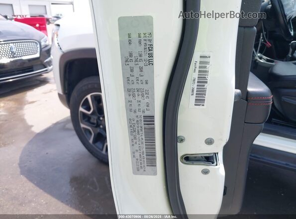 3C4NJDDB8LT163069 2020 JEEP COMPASS White Engine compartment view