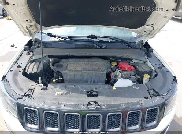 3C4NJDDB8LT163069 2020 JEEP COMPASS White Rear view