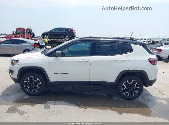 3C4NJDDB8LT163069 2020 JEEP COMPASS White 360 interior view