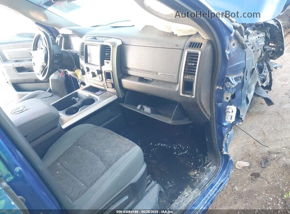 3C6RR7LTXJG143442 2018 RAM 1500 Blue წინა სალონის ხედი