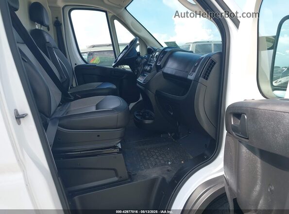 3C6TRVDG8LE105041 2020 RAM PROMASTER 2500 White Front interior view