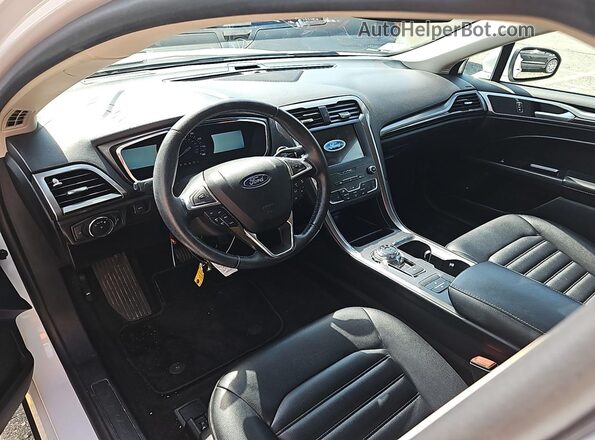 3FA6P0CD8LR241058 2020 FORD FUSION  Vista del compartimento del motor