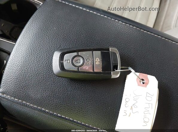 3FA6P0G78LR111978 2020 FORD FUSION Красный Вид панели приборов
