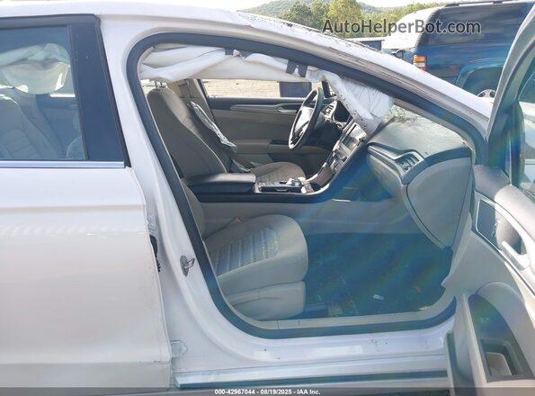 3FA6P0HD0LR255531 2020 FORD FUSION Белый Вид салона спереди