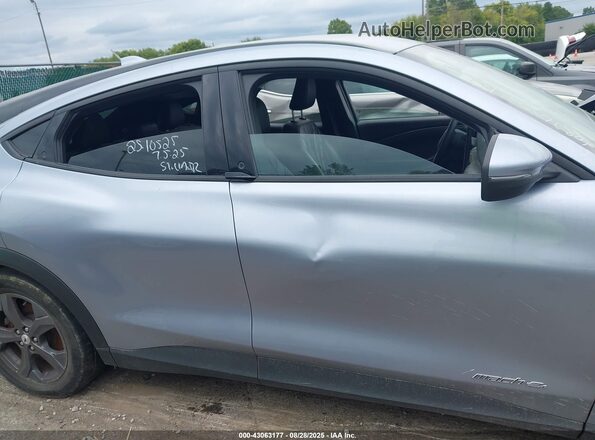 3FMTK1SS9NMA18346 2022 FORD MUSTANG MACH-E Silver Սալոնի հետևի տեսք