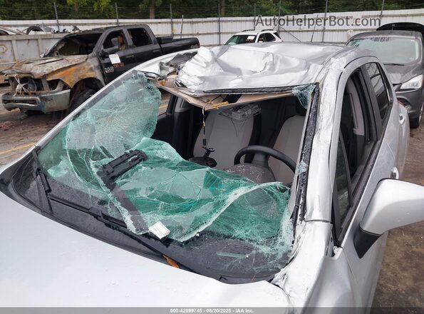 3GNCJKSB7LL184629 2020 CHEVROLET TRAX Silver Widok z przodu