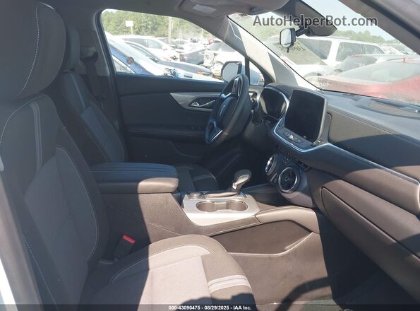 3GNKBCR45SS201681 2025 CHEVROLET BLAZER Белый Вид салона спереди