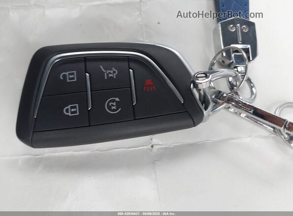 3GYK3BMRXSS188262 2025 CADILLAC OPTIQ Light Blue Вид панелі приладів