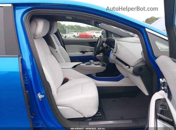 3GYK3BMRXSS188262 2025 CADILLAC OPTIQ Light Blue Вид салону спереду