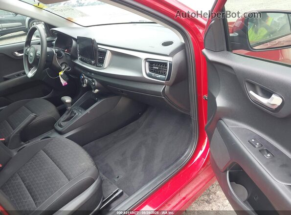 3KPA24AD0ME427621 2021 KIA RIO Red Widok wnętrza z przodu