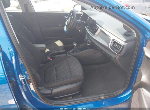 3KPA24AD9ME366219 2021 KIA RIO Blue Вид салону спереду